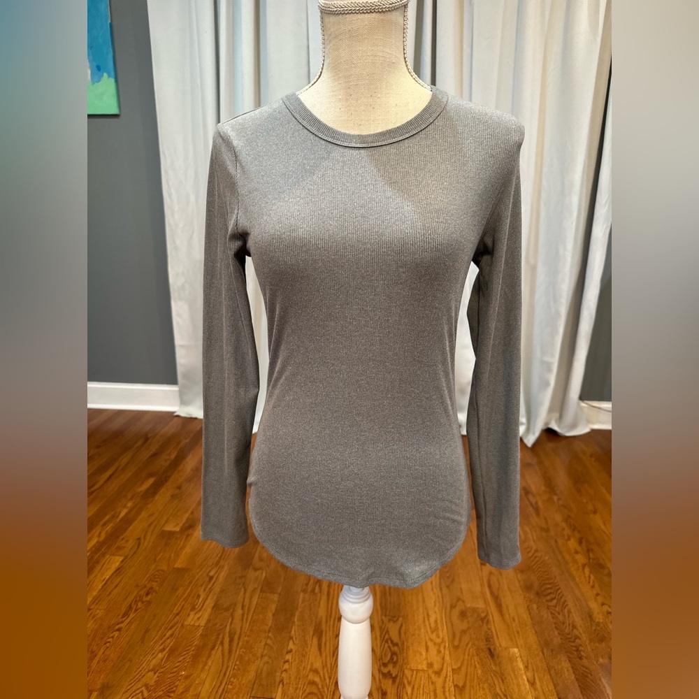 ****No boundaries gray rubbed long sleeve crewneck shirt women’s size medium LNC